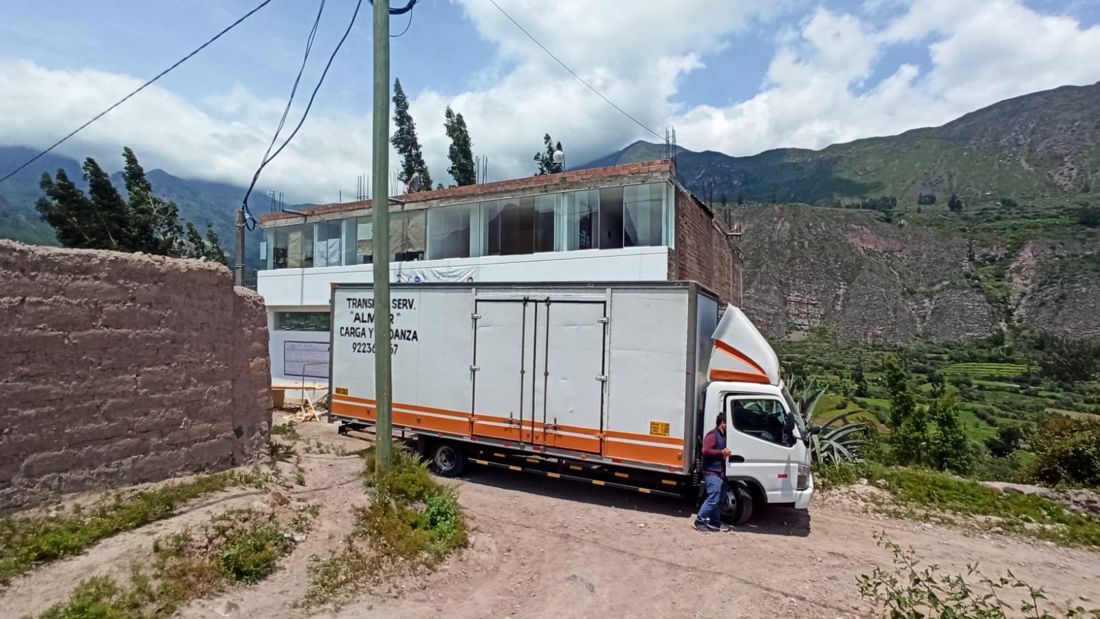 Barcelona y Òmnium se conjuran para reducir «a cero» las listas de espera para aprender catalán